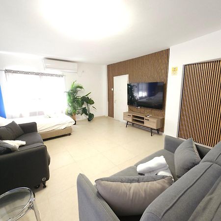 Barak Royal Suites 20 Garden Jacuzzi - ג'קוזי בחצר Ейлат Екстер'єр фото