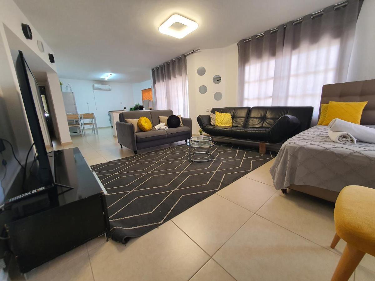 Barak Royal Suites 20 Garden Jacuzzi - ג'קוזי בחצר Ейлат Екстер'єр фото