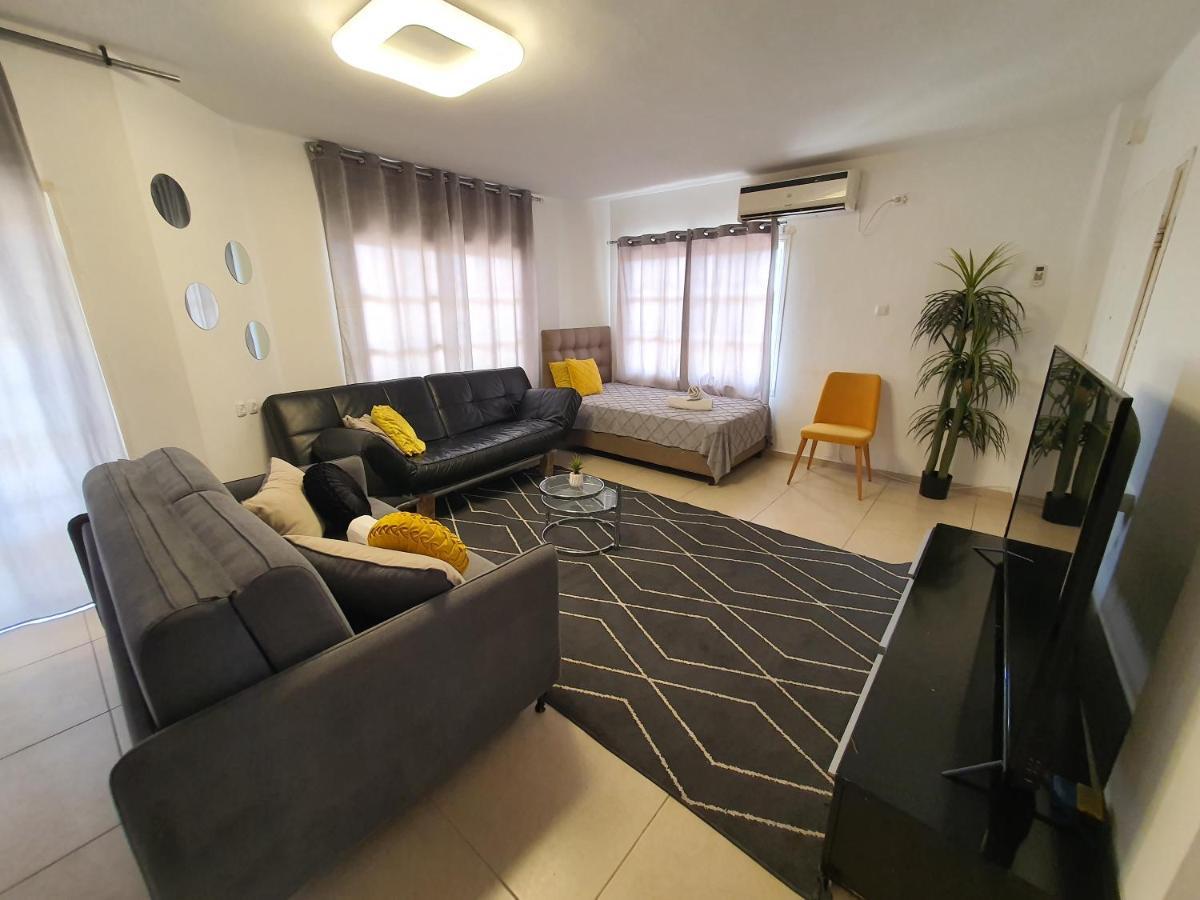 Barak Royal Suites 20 Garden Jacuzzi - ג'קוזי בחצר Ейлат Екстер'єр фото