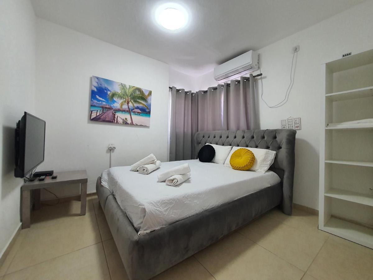 Barak Royal Suites 20 Garden Jacuzzi - ג'קוזי בחצר Ейлат Екстер'єр фото