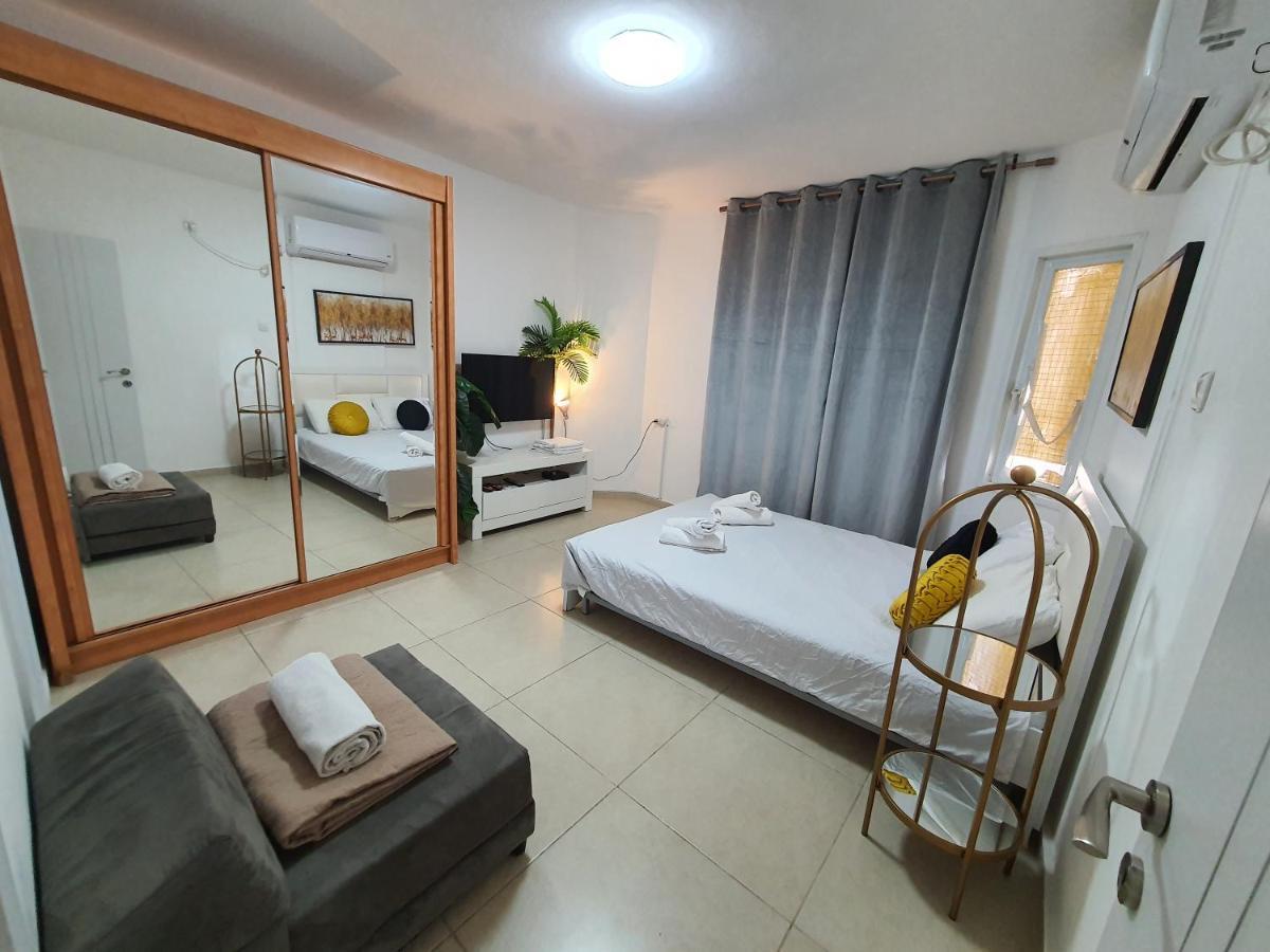 Barak Royal Suites 20 Garden Jacuzzi - ג'קוזי בחצר Ейлат Екстер'єр фото
