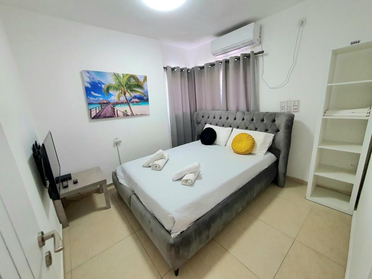 Barak Royal Suites 20 Garden Jacuzzi - ג'קוזי בחצר Ейлат Екстер'єр фото