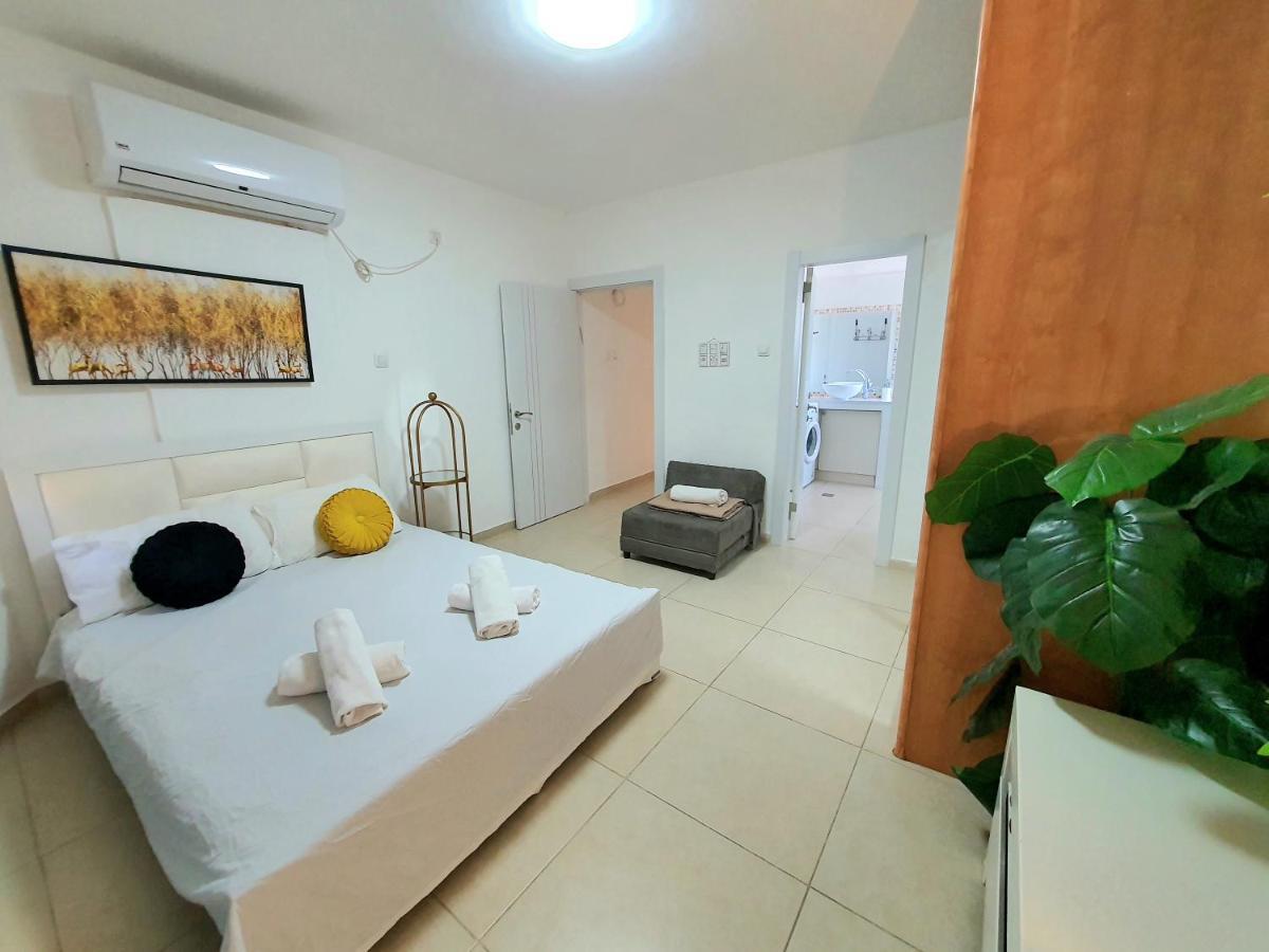 Barak Royal Suites 20 Garden Jacuzzi - ג'קוזי בחצר Ейлат Екстер'єр фото